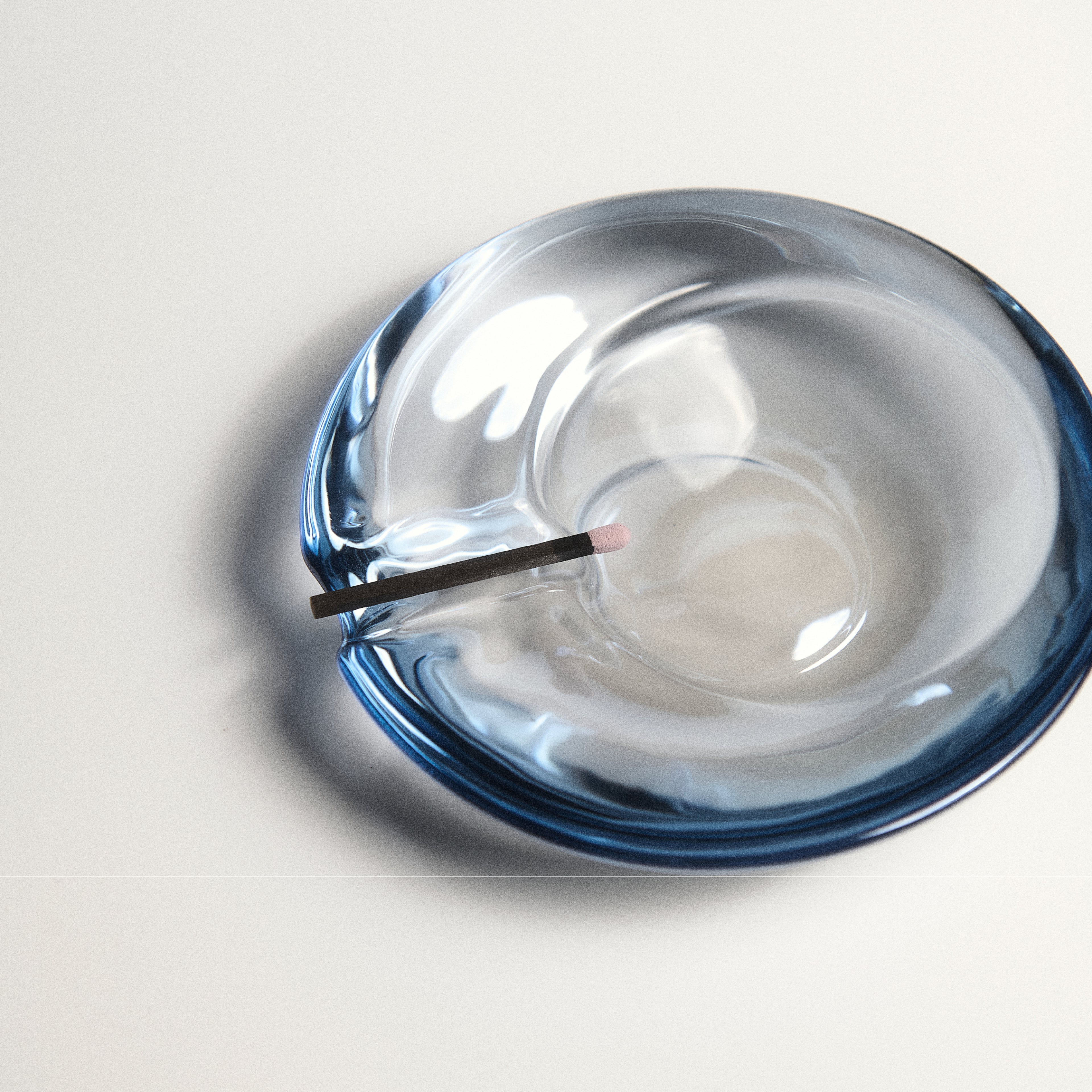 V.VLT SELECT｜圓玻線香盤 - 冰藍