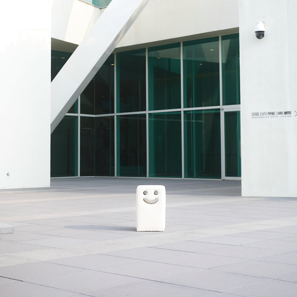 OH RRR MAK HOUSE｜Smile Stool 微笑椅 - White (Standard)