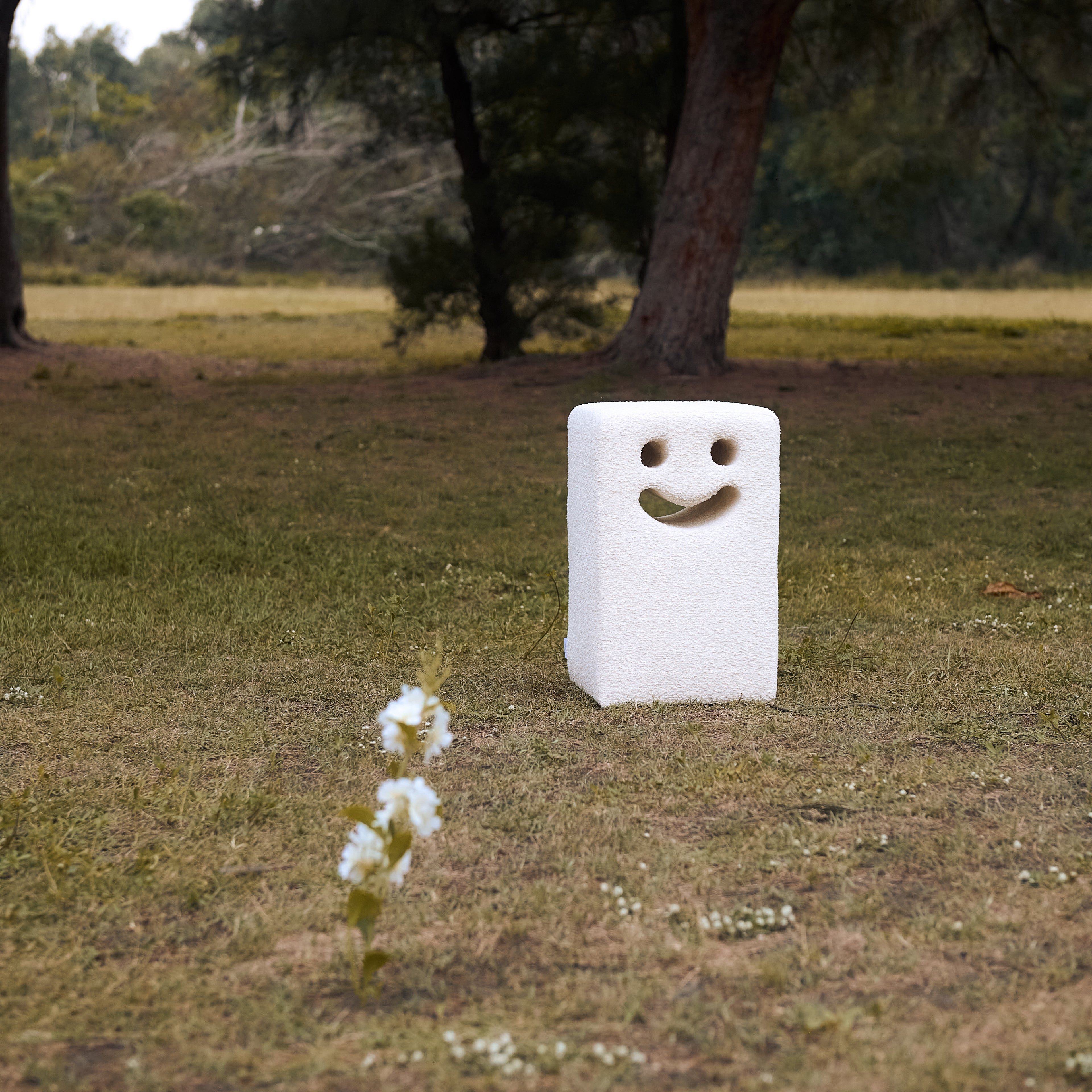 OH RRR MAK HOUSE｜Smile Stool 微笑椅 - White (Standard)