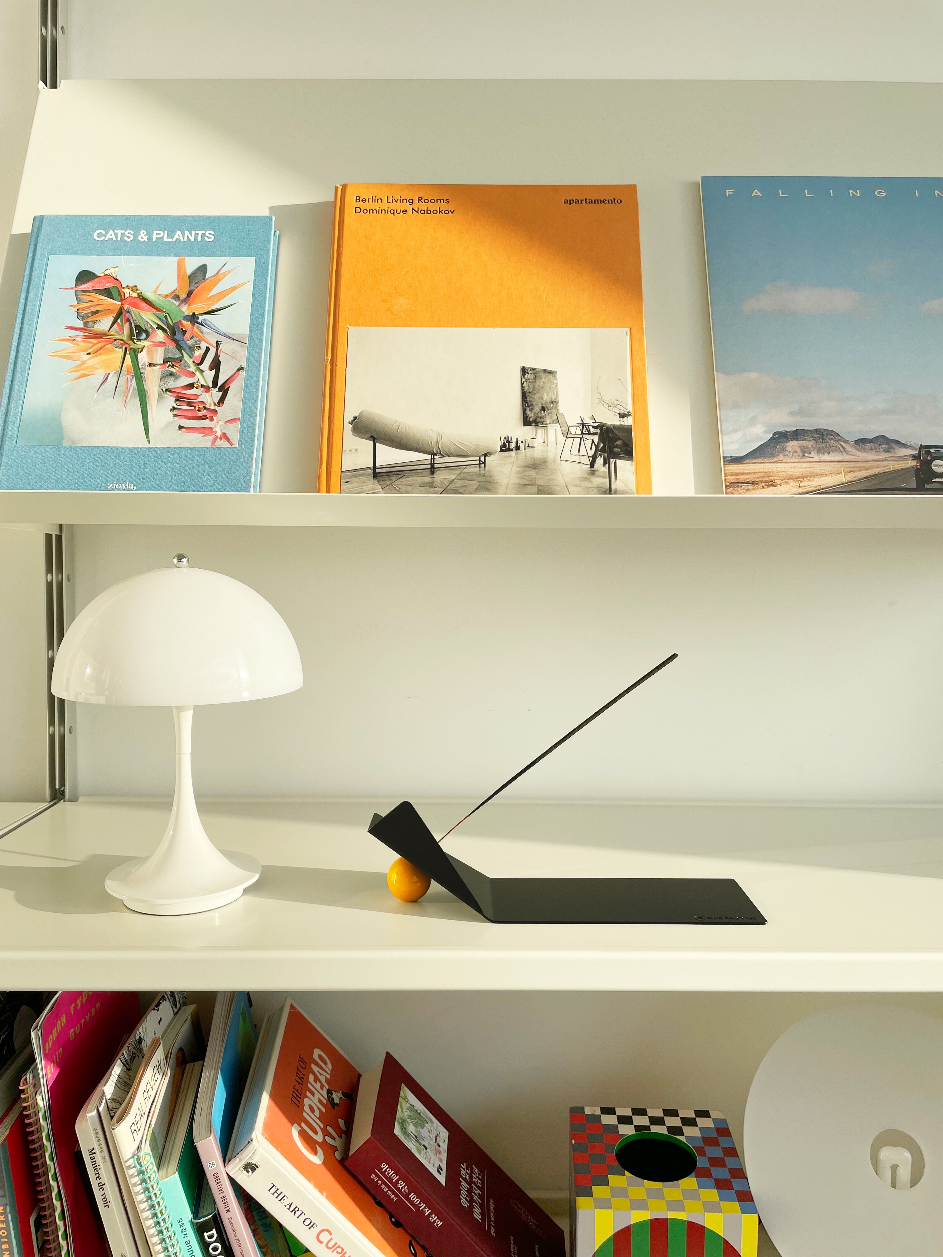 BLUE BALCONY｜Shape of Flying 線香座 - Black