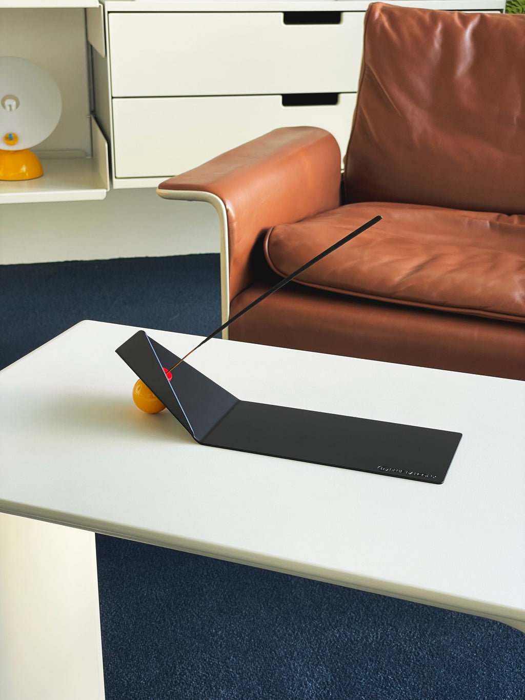 BLUE BALCONY｜Shape of Flying 線香座 - Black