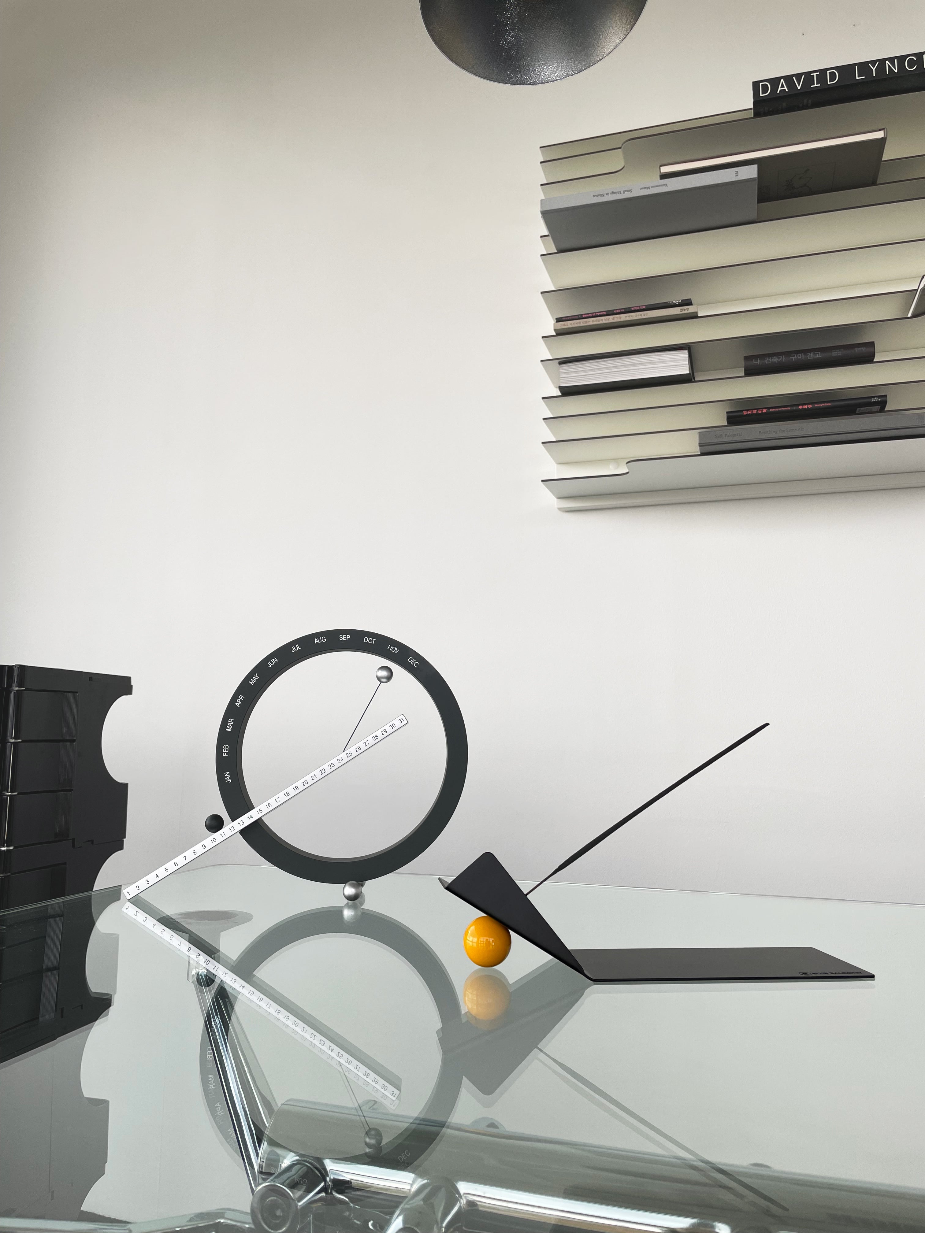 BLUE BALCONY｜Shape of Flying 線香座 - Black