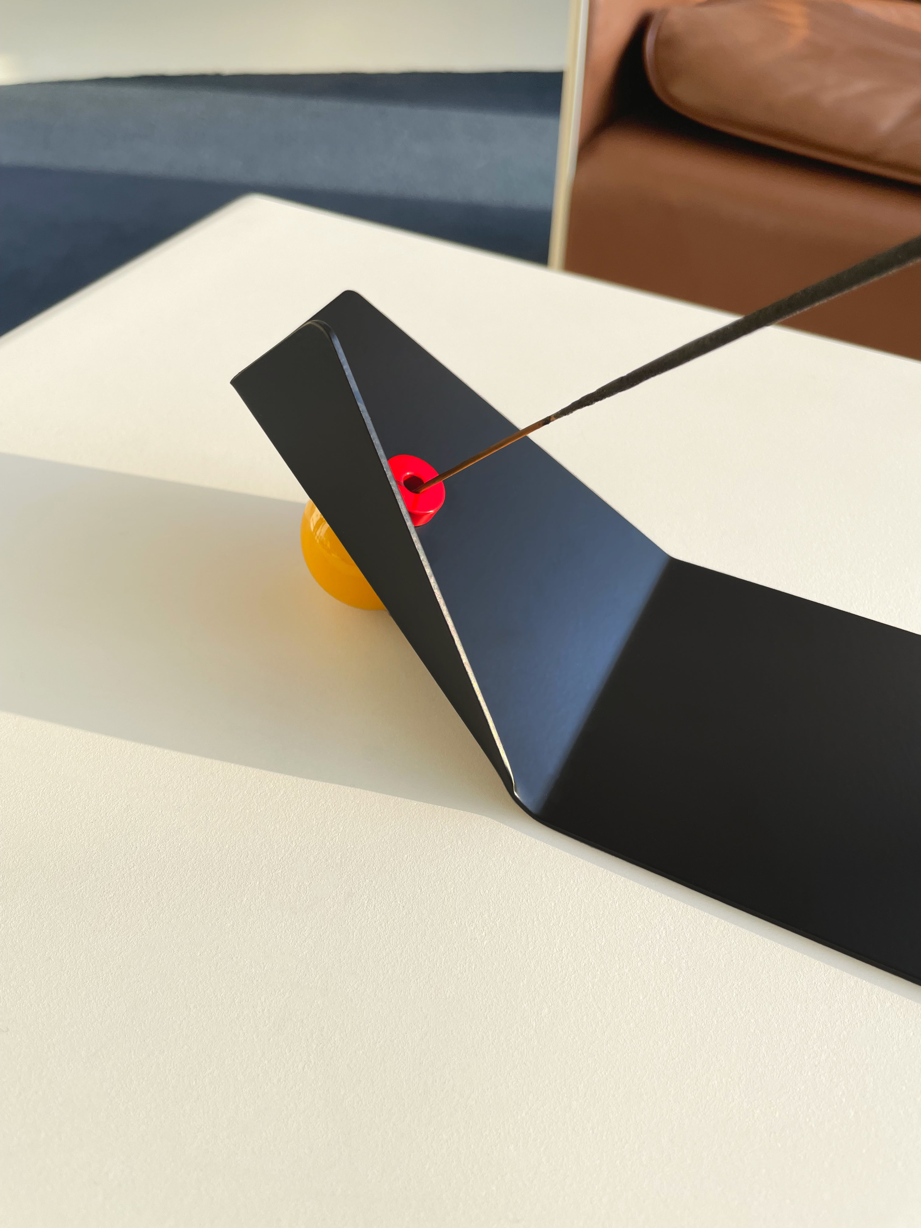 BLUE BALCONY｜Shape of Flying 線香座 - Black