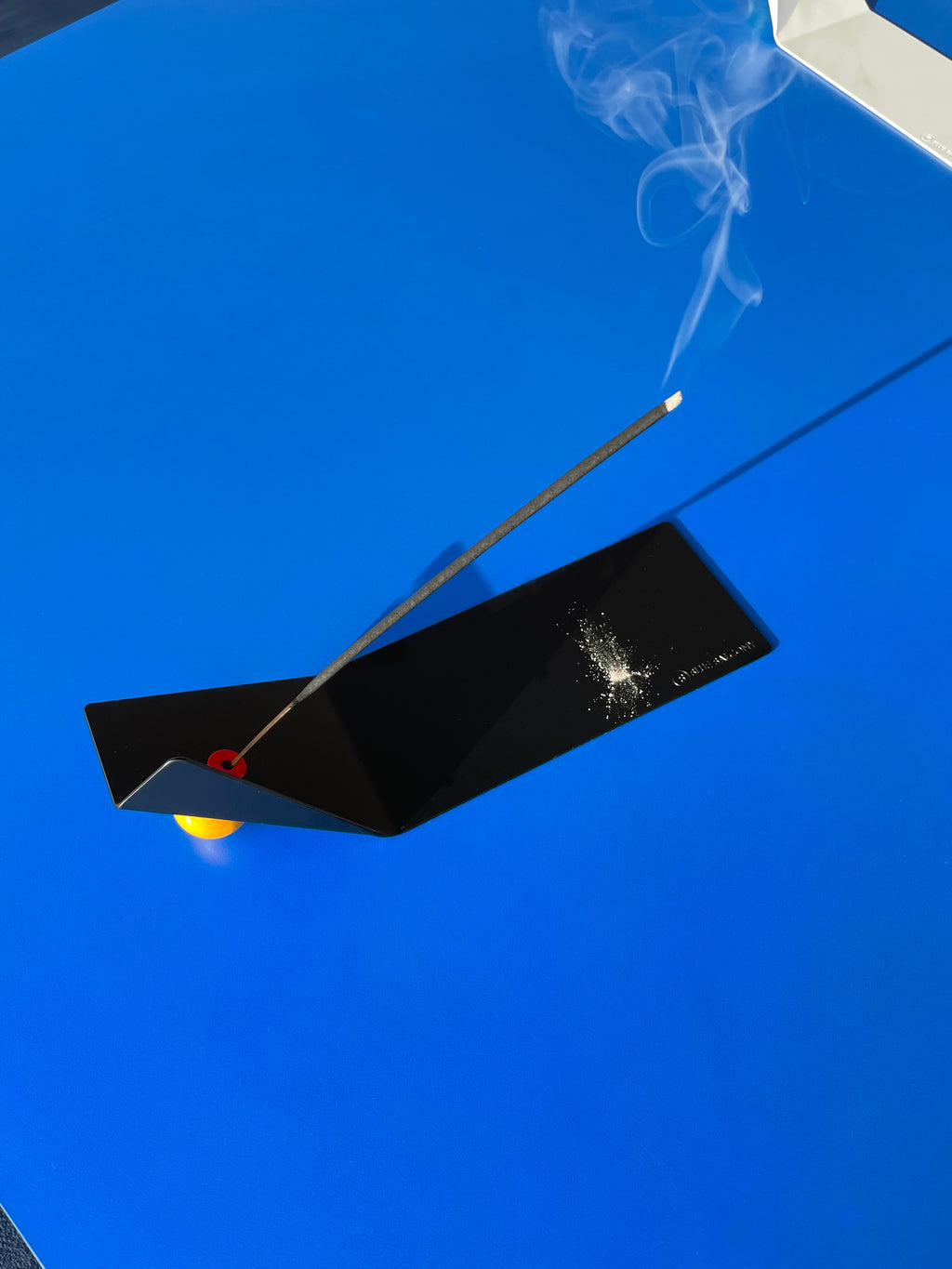 BLUE BALCONY｜Shape of Flying 線香座 - Black