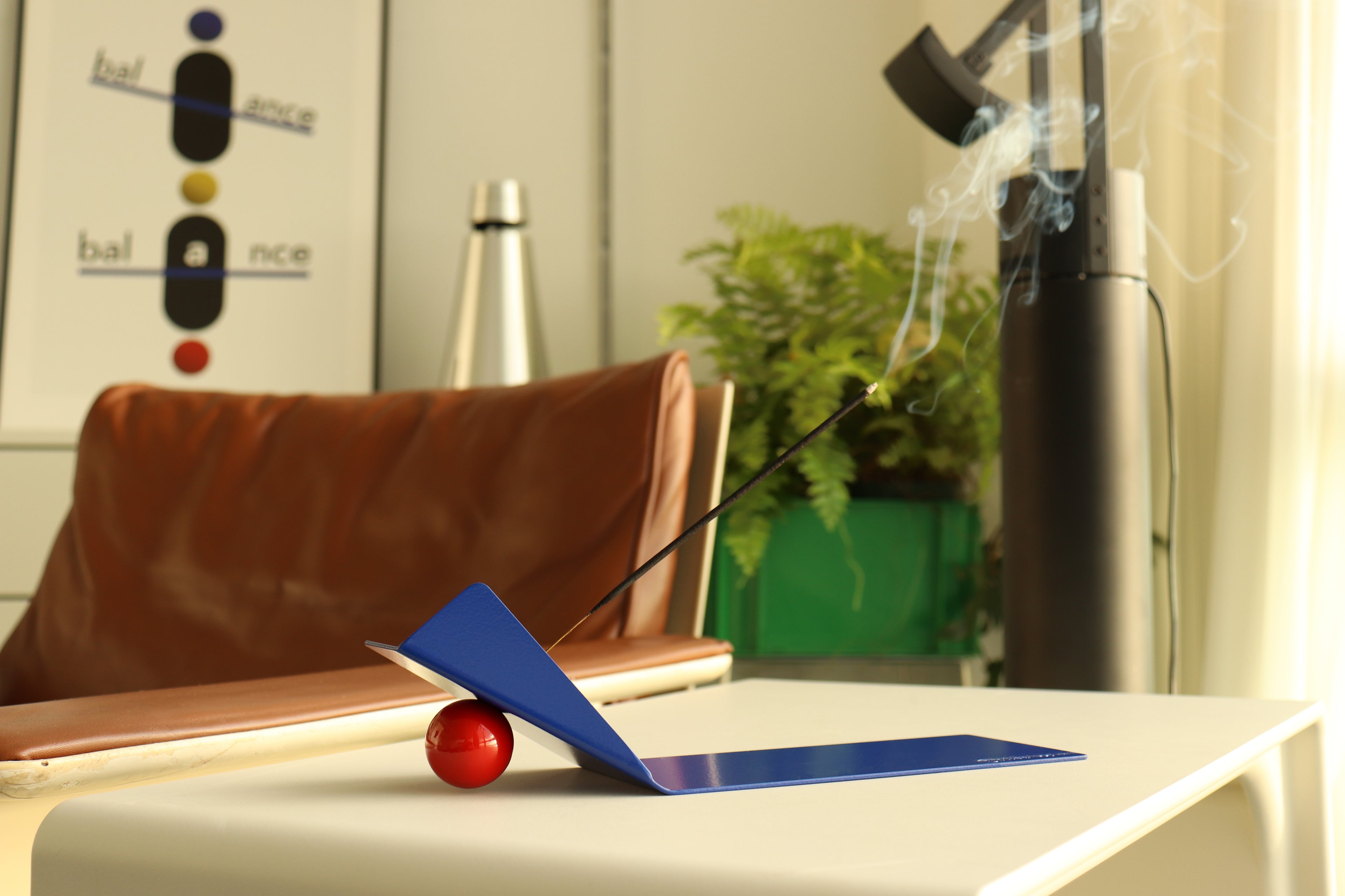 BLUE BALCONY｜Shape of Flying 線香座 - Blue