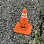 EACHIKE｜笑臉三角錐戒指台