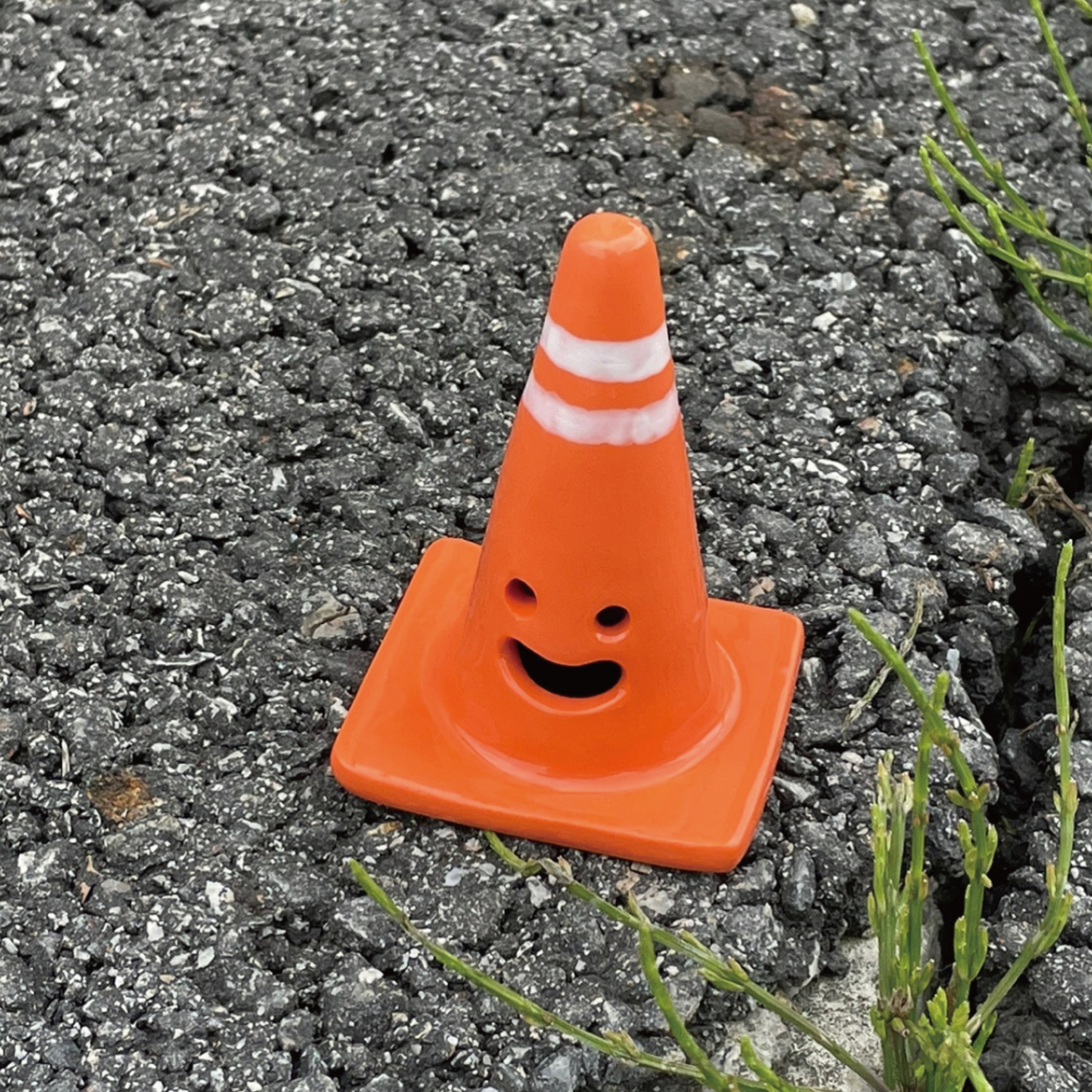 EACHIKE｜笑臉三角錐戒指台