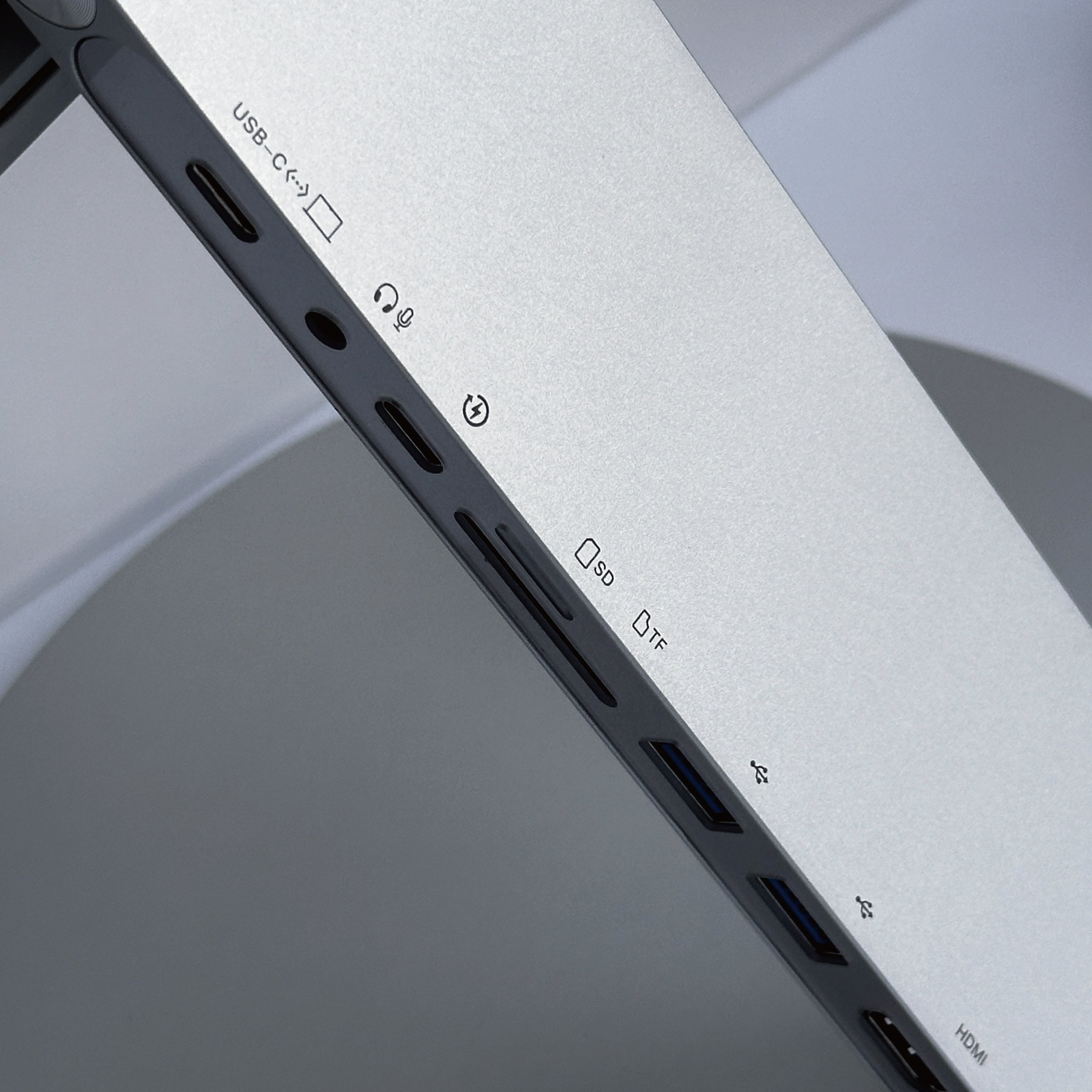 LYCKA TIll｜X5 Pro 8 in 1 多功能筆電平板支架