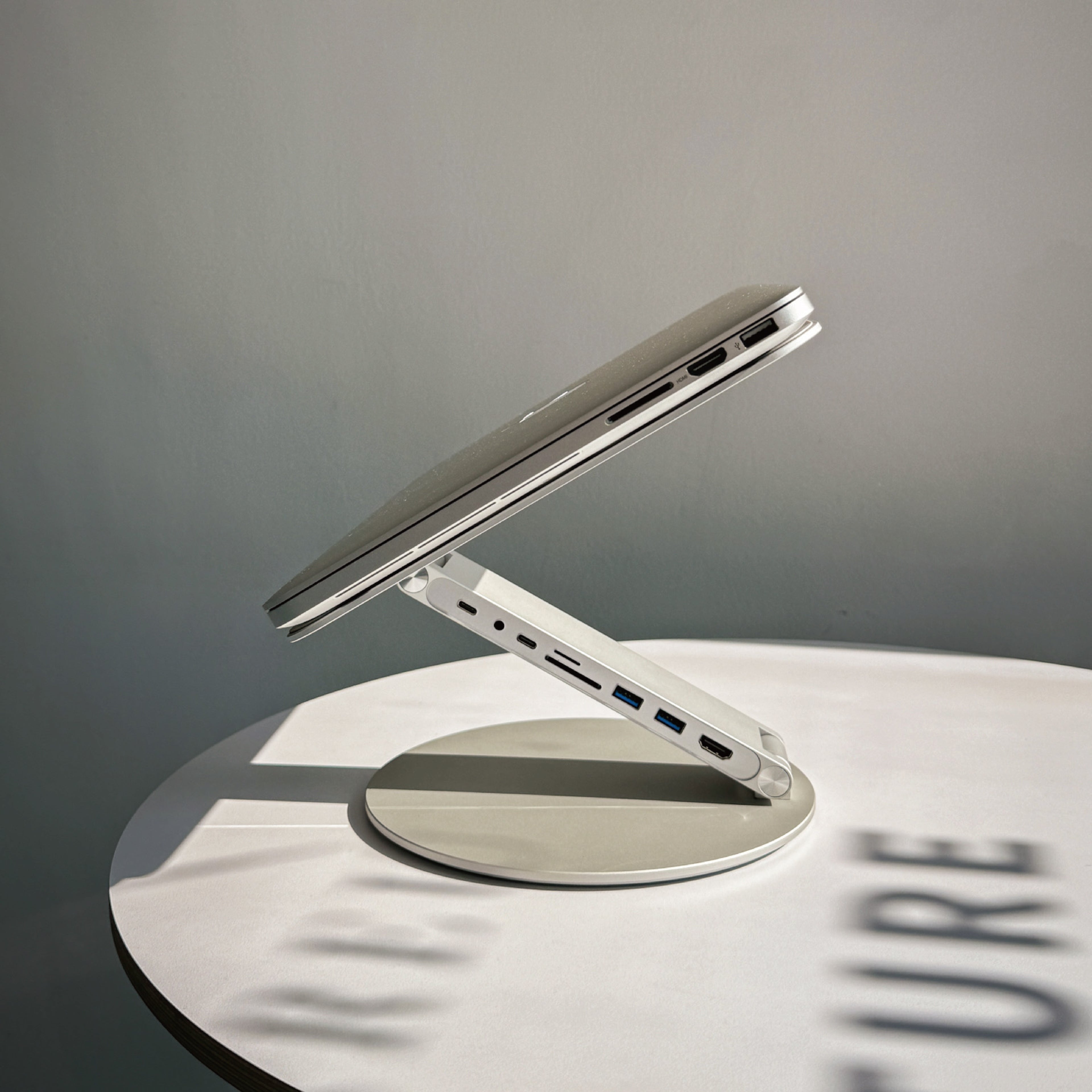 LYCKA TIll｜X5 Pro 8 in 1 多功能筆電平板支架