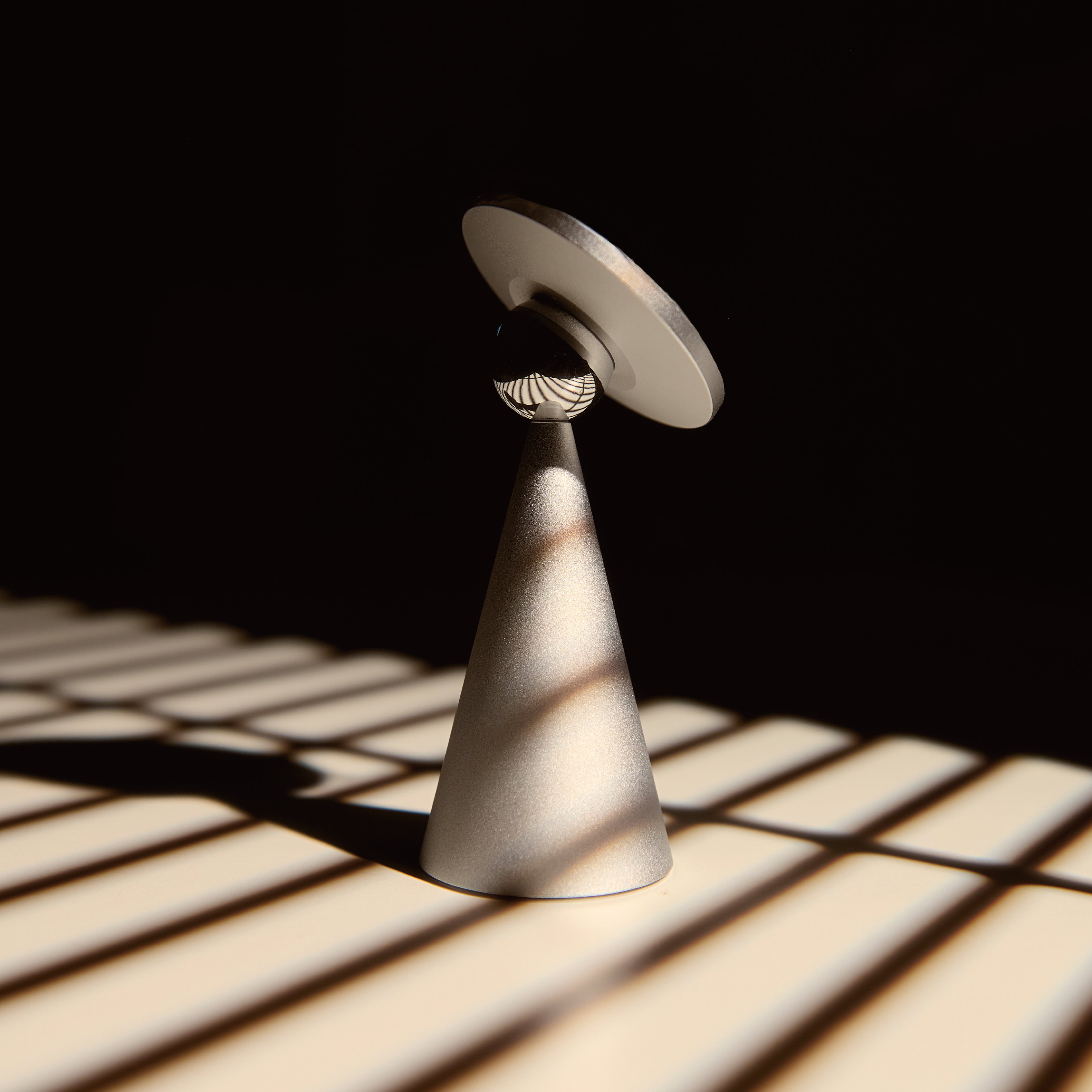 LYCKATILL｜Champagne 磁吸金屬手機支架