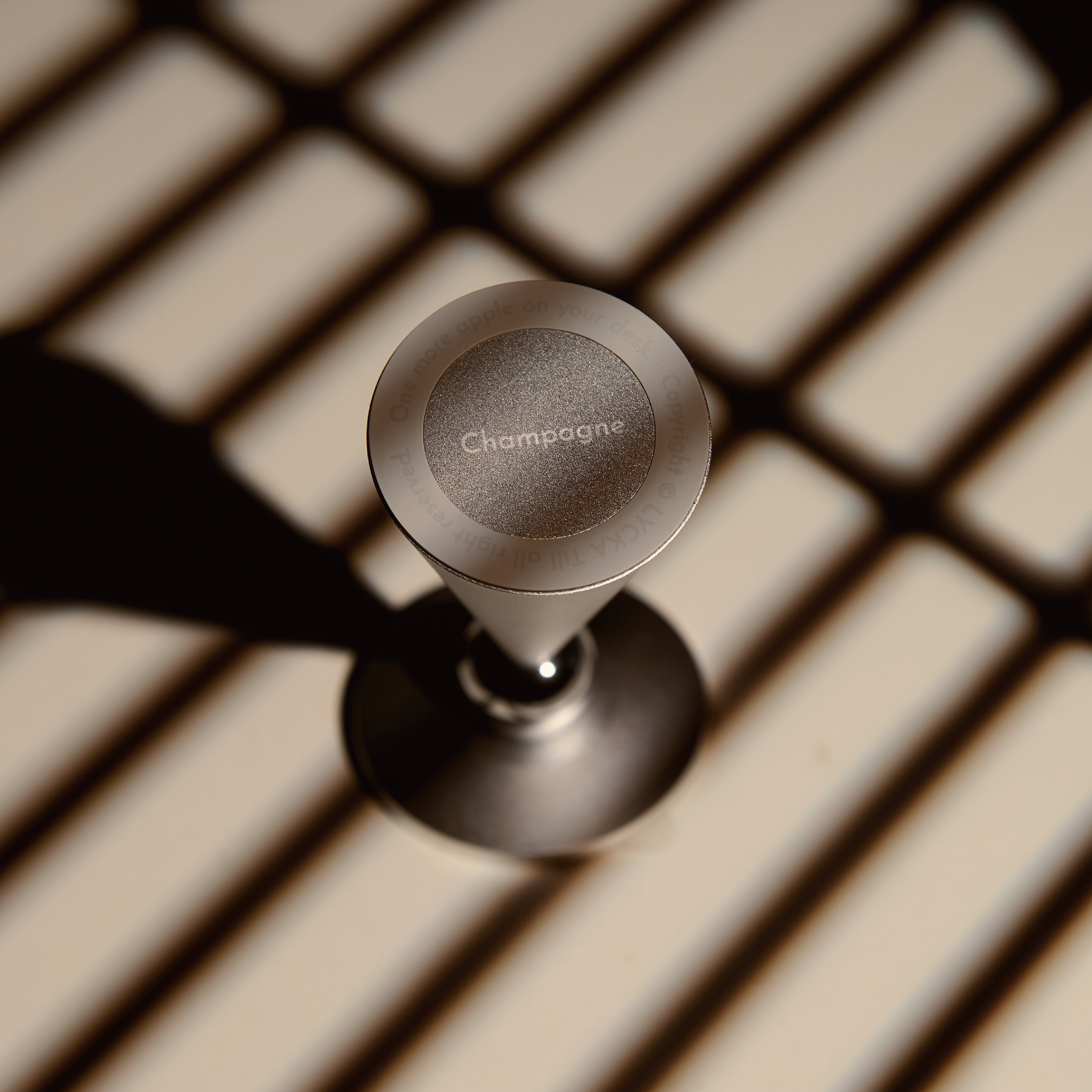 LYCKATILL｜Champagne 磁吸金屬手機支架