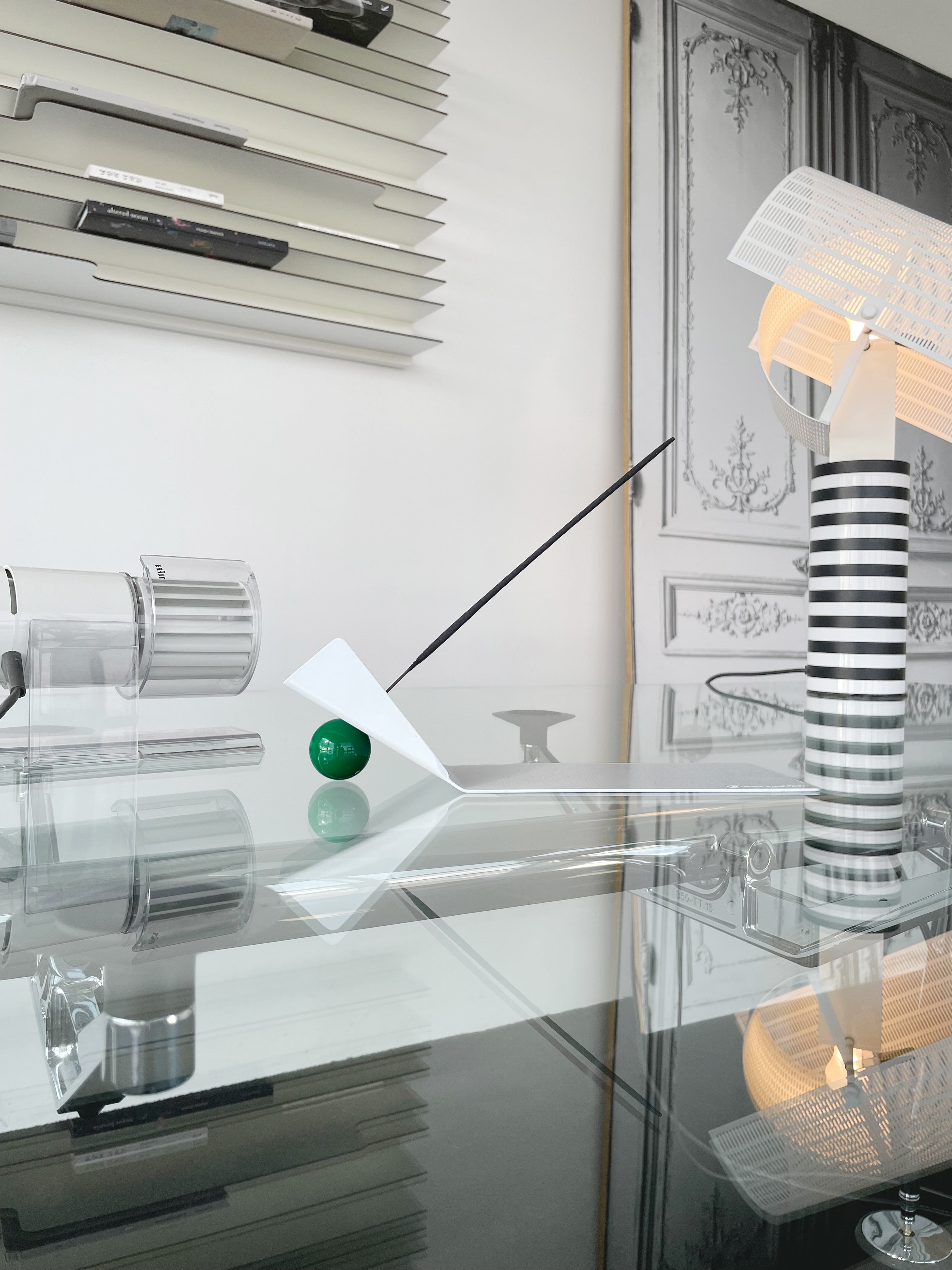 BLUE BALCONY｜Shape of Flying 線香座 - White