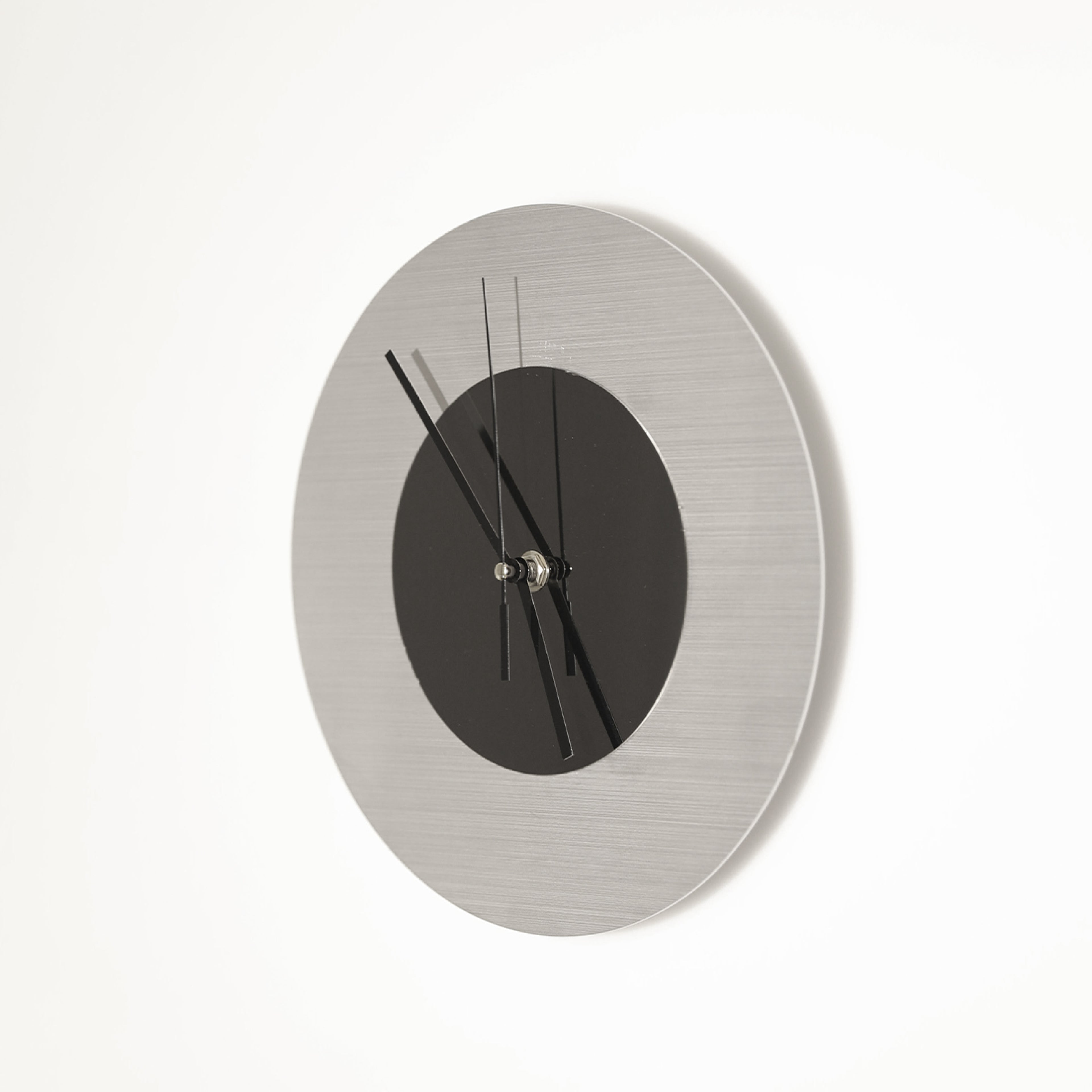 GREENWAYCOURT｜Circus Clock 黑心圓不銹鋼掛鐘